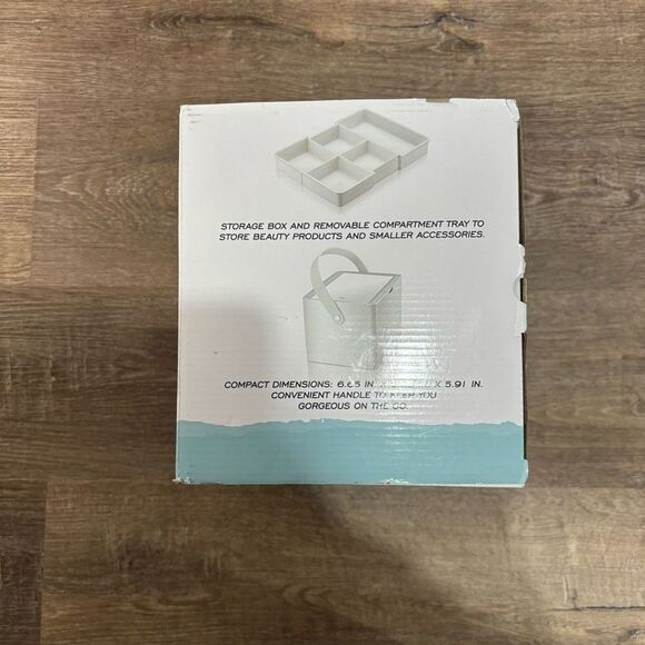 Conair - Crystal Clear LED Makeup Storage Mirror Case - Picture 4 of 7